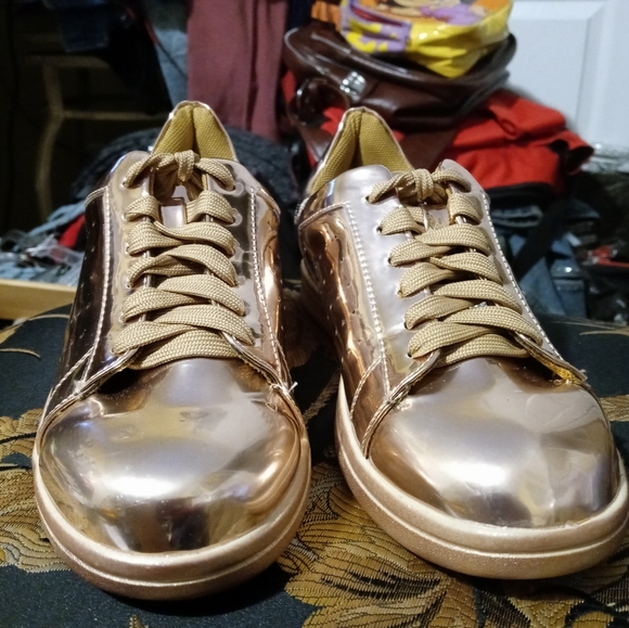 N.Y.L.A. ICONIC SHINY GOLDEN NEW! SIZE 6 WOMEN SNEAKERS,🎁GIFT IT. - Picture 13 of 14